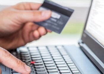 Police break up €100m-a-month investment fraud ring