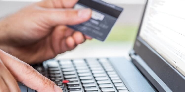 Police break up €100m-a-month investment fraud ring