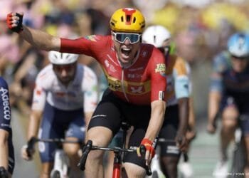 Wærenskjold wint snelste Touretappe ooit in sprint, Kooij tweede