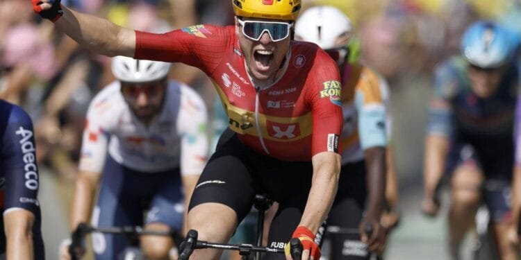 Wærenskjold wint snelste Touretappe ooit in sprint, Kooij tweede