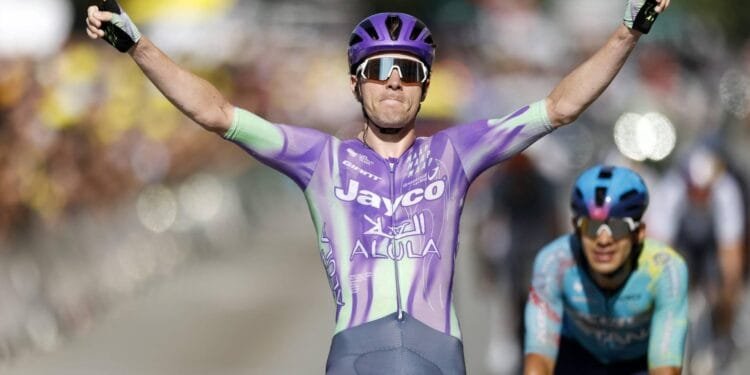Zwitser Schmid wint in Tour de France vanuit grote kopgroep