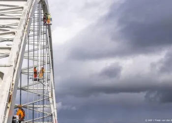 Verbod vrachtverkeer Merwedebrug, brugconstructie niet veilig