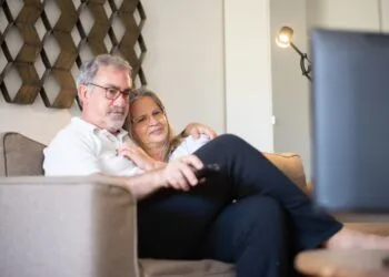 Veel tv kijken op middelbare leeftijd kan later slecht uitpakken voor je brein, blijkt uit onderzoek