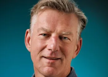 Van succesvol ondernemer naar voedselbank: Peter Dinkla vertelt hoe 1,1 miljoen euro schuld zijn leven veranderde
