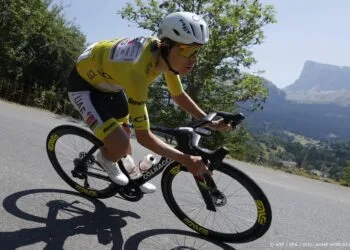 Pogačar boekt op Alpe d’Huez vijfde ritzege Tour de France