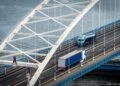 Vanaf zaterdag al handhaving verbod vrachtverkeer Merwedebrug