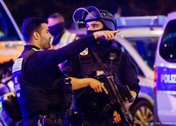 Politie Berlijn deelt foto van verdachte aanrijding Pride