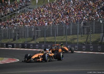 Norris wint Grote Prijs van Hongarije, Verstappen tweede