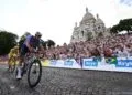 Van der Poel wint slotetappe Tour de France op Champs-Élysées
