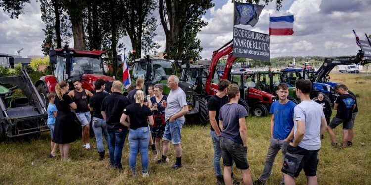 Boeren voeren actie tegen stikstofbeleid kabinet