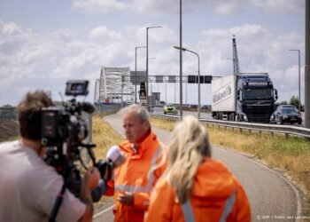 Rijkswaterstaat: forse afname vrachtverkeer op Merwedebrug