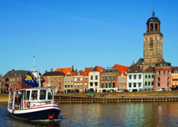 Deventer closes harbour indefinitely due to low river levels