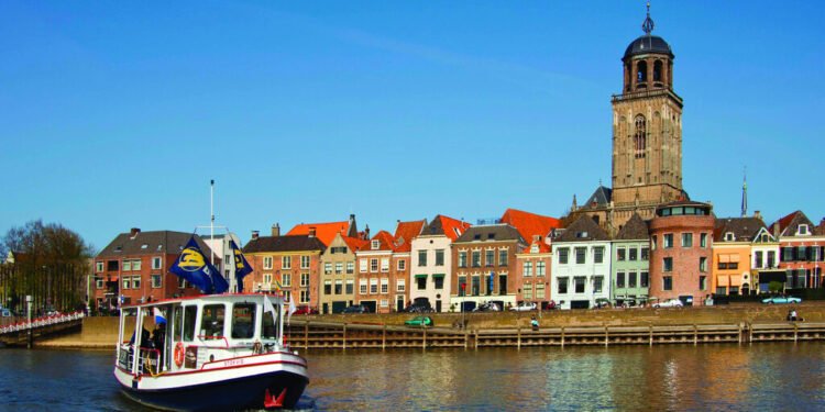 Deventer closes harbour indefinitely due to low river levels