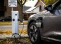 Vattenfall start opvallende proef: benzine- en dieselauto’s mogen óók op laadplekken parkeren