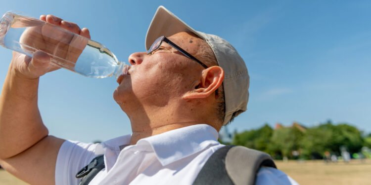 Weather warnings issued as temperatures set to hit 35C