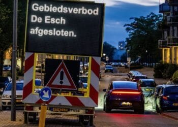 Night-time ban on entering Rotterdam neighbourhood begins