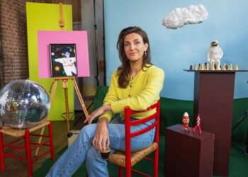 Anna Gimbrère (40) onderzoekt op tv grote levensvragen: ‘Voelt iedereen met een eigen huis zich thuis?’