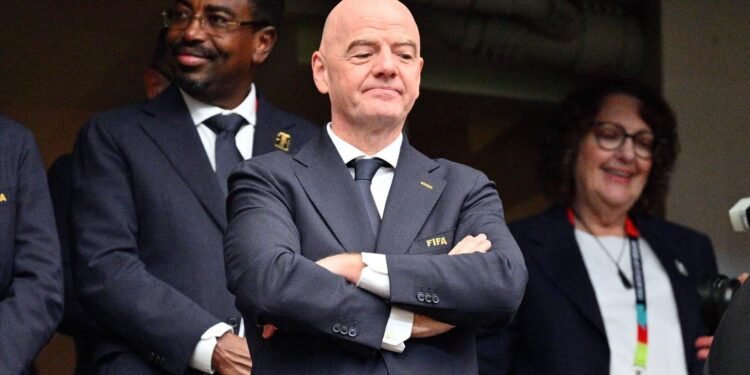 The Times: FIFA-voorzitter Infantino wilde loon vertienvoudigen