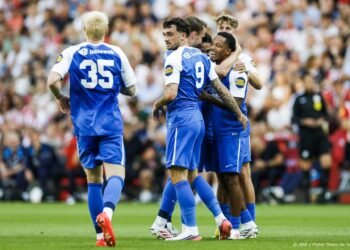 AZ wint tweede Johan Cruijff Schaal na ruime zege op tiental PSV
