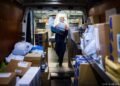 PostNL bezorgt minder pakketjes, vooral minder uit Azië