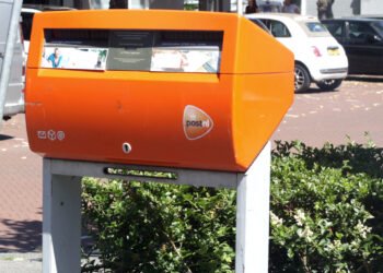 PostNL delivers fewer parcels as Asian web orders decline