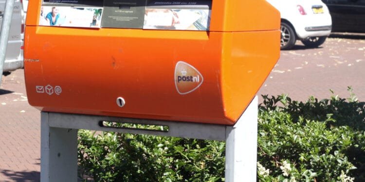 PostNL delivers fewer parcels as Asian web orders decline