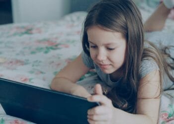 Onderzoekers: ‘Te jong op social media levert slechtere schoolresultaten op’